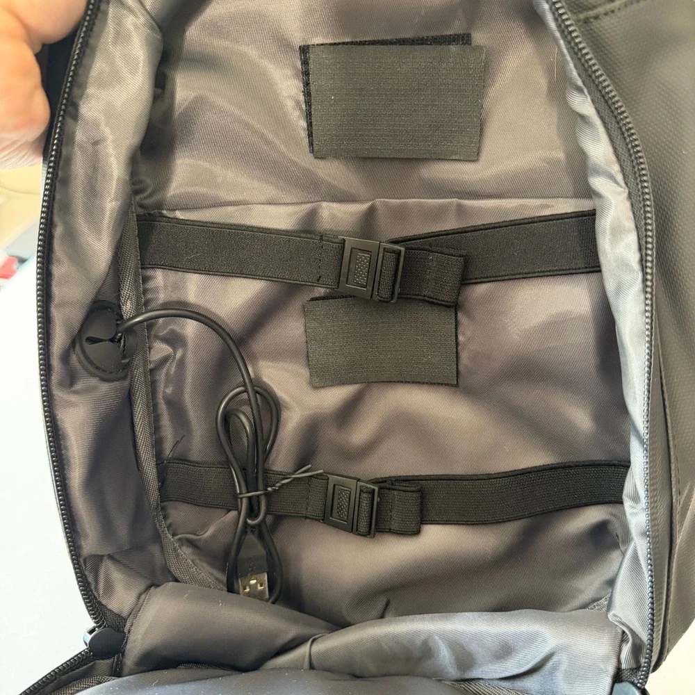 Sarlar Hard Shell Sling Bag Black Geometric Crossbody USB Charging Port Travel